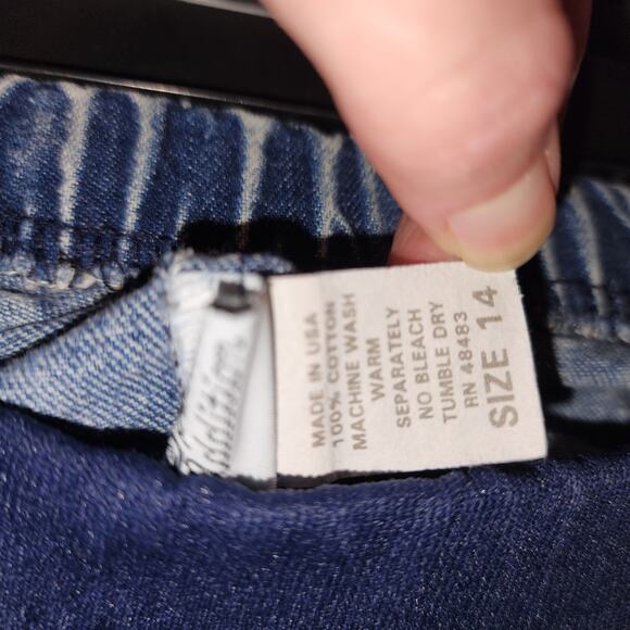 Vintage 1990s Maternity Denim Shorts
Size 14 - Picture 4 of 4